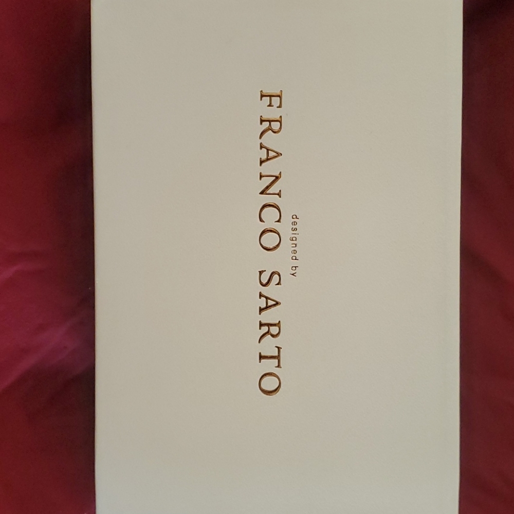 Franco Sarto, Burgundy pump - Picture 4 of 4